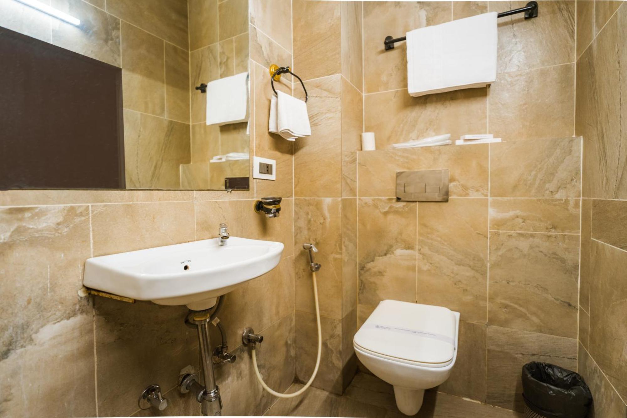 Tripli Hotels Silver Shine Varanasi Luaran gambar
